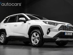 Vit Begagnad 2021 Toyota RAV4 Hybrid Active SUV | 358 750 kr (Marknadspris)