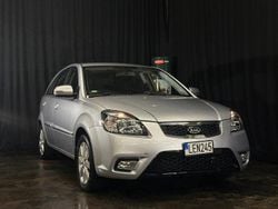 Silver Begagnad 2011 Kia Rio Halvkombi | 89 000 kr (Marknadspris)