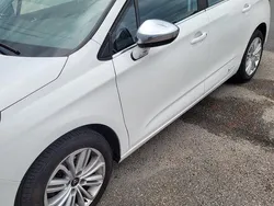 Vit Begagnad 2016 Citroën C4 Halvkombi | 75 000 kr (Marknadspris)