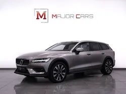 Grå Begagnad 2019 Volvo V60 CC Momentum Kombi | 269 900 kr (Dyr)