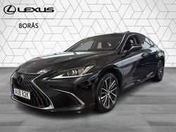 Svart Begagnad 2025 Lexus ES300H Limited Edition Sedan | 469 900 kr (Marknadspris)