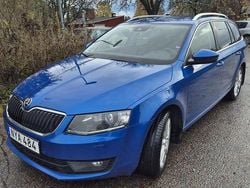 Blå Begagnad 2016 Skoda Octavia Style Kombi | 89 000 kr (Superpris)
