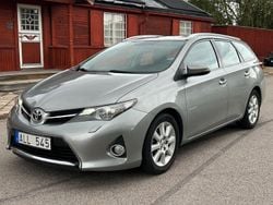 Ljusgrå Begagnad 2013 Toyota Auris Touring Sports Kombi | 84 900 kr (Lite dyr)
