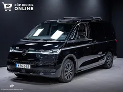 Svart Begagnad 2024 VW Multivan Style Minibuss | 599 800 kr (Marknadspris)