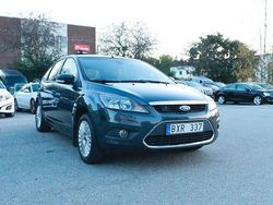 Grå Begagnad 2008 Ford Focus Titanium Halvkombi | 29 700 kr (Marknadspris)