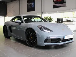 Grå (arctic grey) Begagnad 2023 Porsche 718 Cayman GTS Sportkupé | 1 145 000 kr