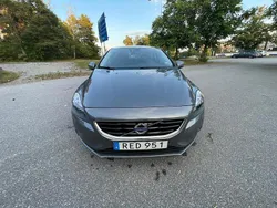 Grå Begagnad 2016 Volvo V40 Kombi | 150 000 kr (Marknadspris)