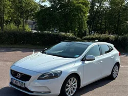 Vit Begagnad 2015 Volvo V40 Momentum Kombi | 114 900 kr (Marknadspris)