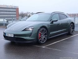 Samma som bilen Begagnad 2023 Porsche Taycan 4S Sport Turismo Sedan | 979 900 kr (Marknadspris)