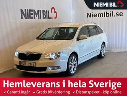 Vit Begagnad 2013 Skoda Superb Ambition Kombi | 119 900 kr (Lite dyr)