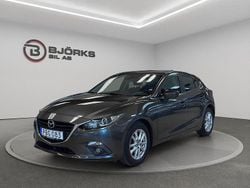 Brun Begagnad 2016 Mazda 3 Core Halvkombi | 124 500 kr (Marknadspris)
