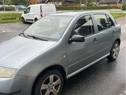 Grå Begagnad 2002 Skoda Fabia Halvkombi | 15 000 kr (Marknadspris)