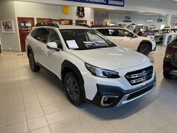 Vit (crystal white pearl) Ny 2025 Subaru Outback SUV | 444 900 kr