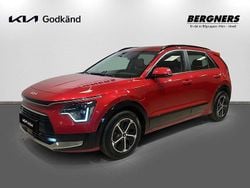 Röd Begagnad 2023 Kia Niro SUV | 349 900 kr (Marknadspris)