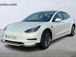 Vit Begagnad 2022 Tesla Model 3 Standard Range Sedan | 304 900 kr (Marknadspris)