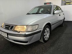 Ljusgrå (grå) Begagnad 2002 Saab 9-3 Halvkombi | 14 900 kr (Marknadspris)