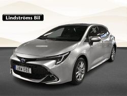 Silver Begagnad 2024 Toyota Corolla Hybrid Style Halvkombi | 297 000 kr (Marknadspris)