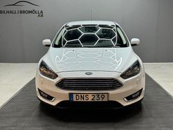 Vit Begagnad 2015 Ford Focus Titanium Halvkombi | 64 900 kr (Marknadspris)