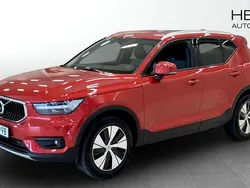 Röd (red) Begagnad 2021 Volvo XC40 Momentum SUV | 344 900 kr (Marknadspris)