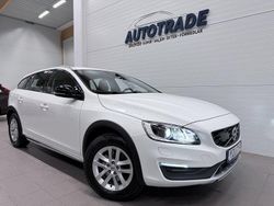 Vit Begagnad 2018 Volvo V60 CC Standard Kombi | 187 900 kr