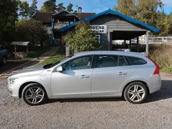Silver Begagnad 2015 Volvo V60 Summum Kombi | 157 500 kr (Marknadspris)