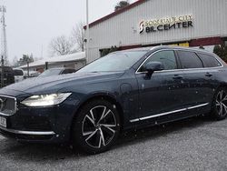 Mörkblå Begagnad 2021 Volvo V90 Momentum Kombi | 279 900 kr (Marknadspris)