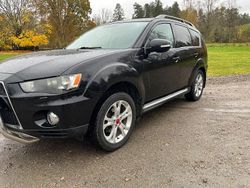 Svart Begagnad 2012 Mitsubishi Outlander Comfort Edition SUV | 64 900 kr (Marknadspris)
