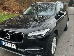 Svart Begagnad 2018 Volvo XC90 Momentum SUV | 300 000 kr (Marknadspris)