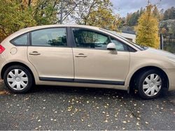 Brun Begagnad 2007 Citroën C4 Halvkombi | 36 000 kr (Marknadspris)