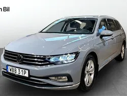 Grå Begagnad 2023 VW Passat Elegance Kombi | 384 900 kr (Marknadspris)