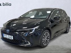 Svart Begagnad 2024 Toyota Corolla Hybrid Style Halvkombi | 287 500 kr (Marknadspris)