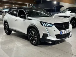 Vit Begagnad 2023 Peugeot 2008 GTi SUV | 239 900 kr (Marknadspris)