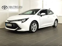 Vit Begagnad 2022 Toyota Corolla Active Halvkombi | 214 800 kr (Marknadspris)