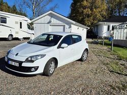 Vit Begagnad 2013 Renault Mégane III Halvkombi | 35 000 kr (Marknadspris)