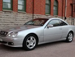 Ljusgrå Begagnad 2002 Mercedes CL500 Sportkupé | 109 900 kr