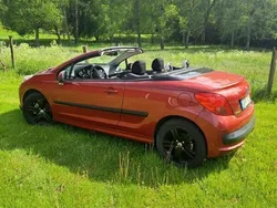 Röd Begagnad 2008 Peugeot 207 Cab | 39 000 kr