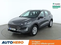 Grå Begagnad 2022 Ford Kuga Titanium SUV | 269 000 kr (Marknadspris)