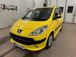 Gul Begagnad 2005 Peugeot 1007 Halvkombi | 35 000 kr (Marknadspris)