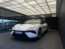 Vit (white) Begagnad 2024 Lotus Emeya Halvkombi | 1 599 900 kr
