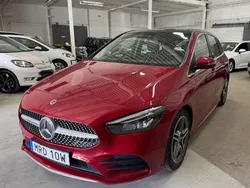 Röd Begagnad 2021 Mercedes B200 AMG Minibuss | 275 000 kr (Marknadspris)