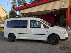 Vit Begagnad 2010 VW Caddy Maxi Minibuss | 175 000 kr