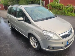 Grå Begagnad 2006 Opel Zafira Minibuss | 20 000 kr (Superpris)