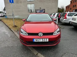 Röd Begagnad 2013 VW Golf VII Halvkombi | 129 000 kr (Marknadspris)