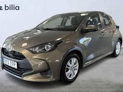 Grön Begagnad 2022 Toyota Yaris Hybrid Halvkombi | 214 800 kr (Marknadspris)