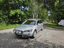 Grå Begagnad 2005 Volvo V50 Kinetic Kombi | 22 500 kr (Marknadspris)