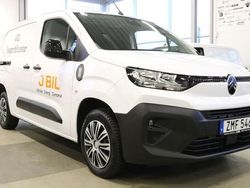 Vit (vit kaolin) Begagnad 2024 Citroën Berlingo Minibuss | 293 625 kr (Bra pris)