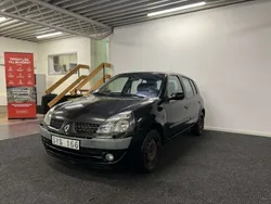 Svart Begagnad 2001 Renault Clio II Expression Halvkombi | 24 900 kr (Marknadspris)