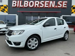 Vit Begagnad 2015 Dacia Sandero Halvkombi | 69 000 kr (Marknadspris)
