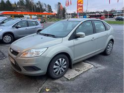 Grå Begagnad 2008 Ford Focus Halvkombi | 35 000 kr (Marknadspris)