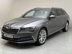 Grå Begagnad 2024 Skoda Superb Business Line Kombi | 369 000 kr (Marknadspris)
